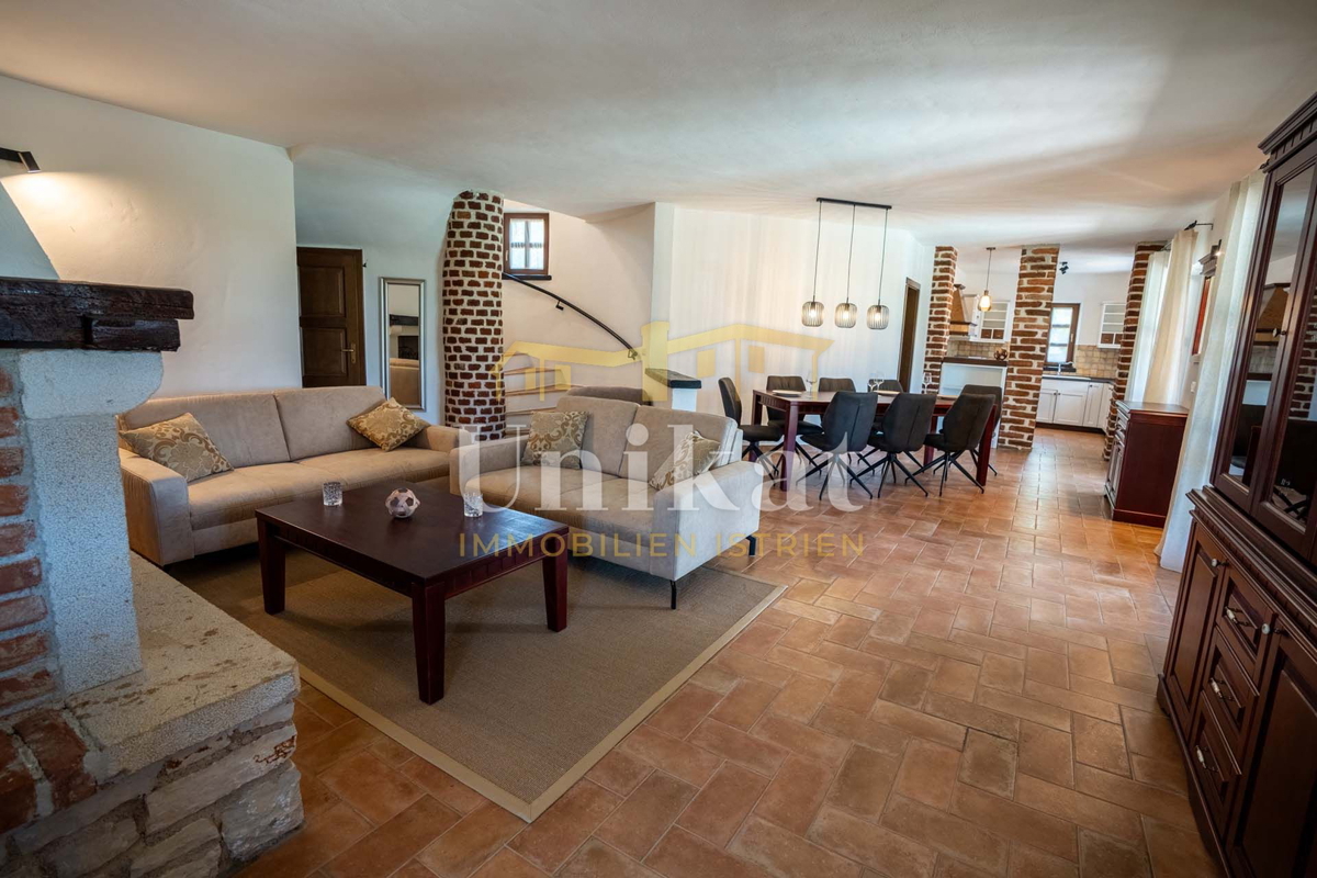 Poreč okolica: Kamnita vila s bazenom